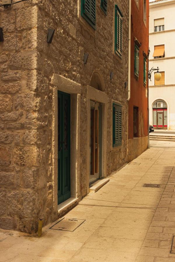 St. Clara Old Town Aparthotel Σίμπενικ Εξωτερικό φωτογραφία